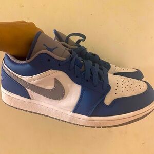 Nike Air Jordan 1 Low Men’s sz. 9